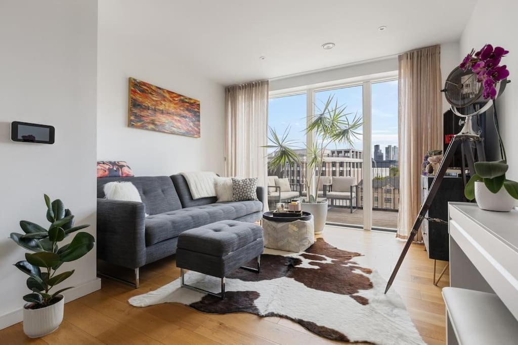 Modern New 1-Bedroom Home Stunning Views Λονδίνο Εξωτερικό φωτογραφία