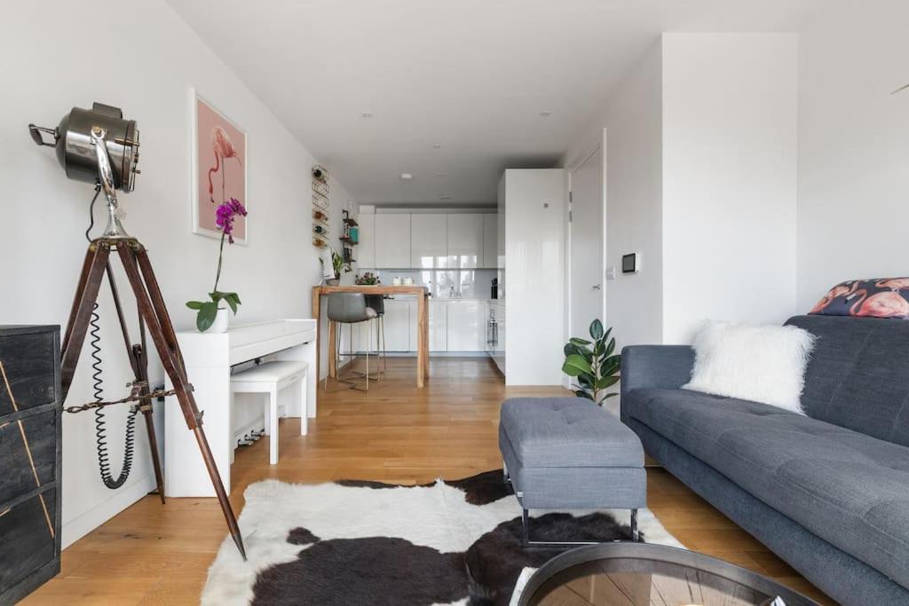 Modern New 1-Bedroom Home Stunning Views Λονδίνο Εξωτερικό φωτογραφία