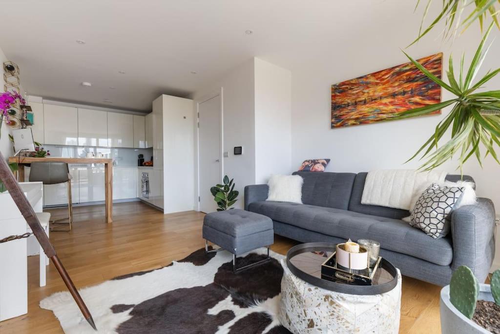Modern New 1-Bedroom Home Stunning Views Λονδίνο Εξωτερικό φωτογραφία
